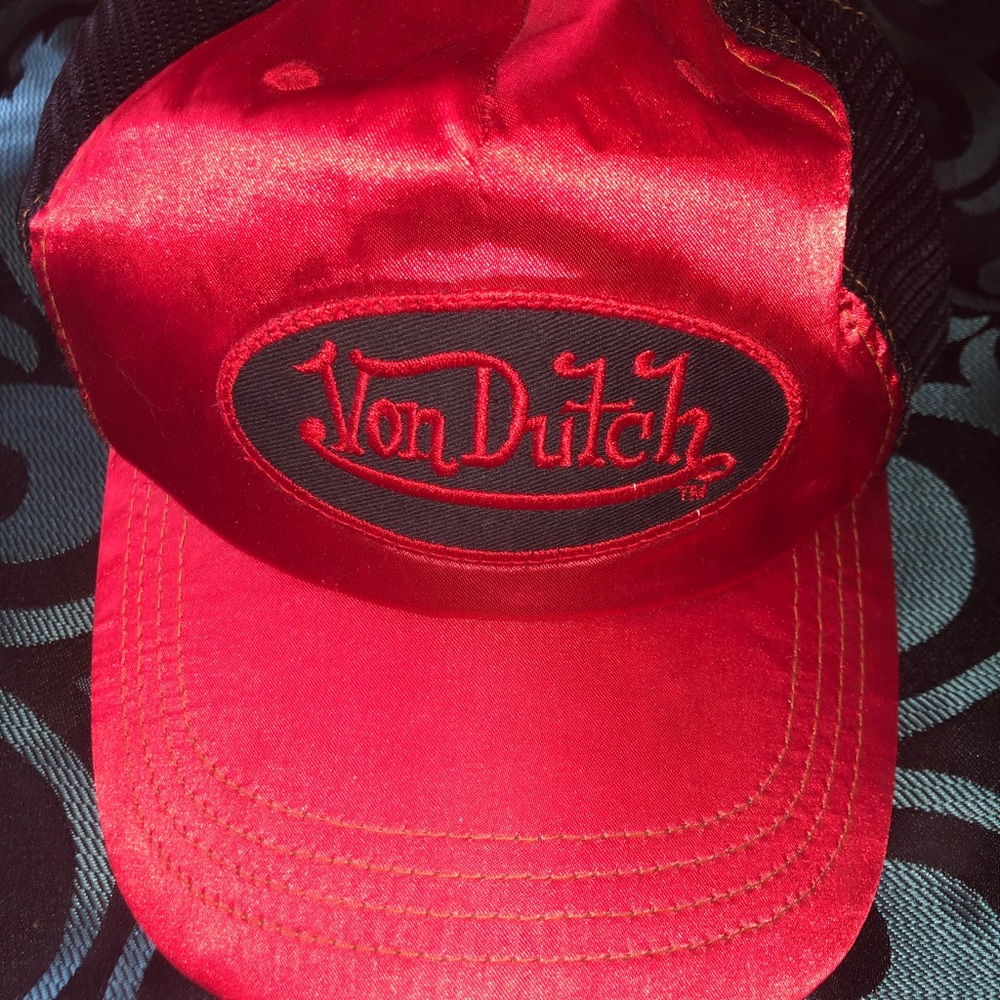 Von Dutch baseball hat.